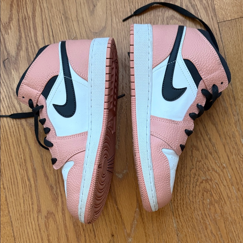Nike Air Jordan women’s 7.5-8 Sneakers in Pink and Black 6Y youth - Picture 3 of 8